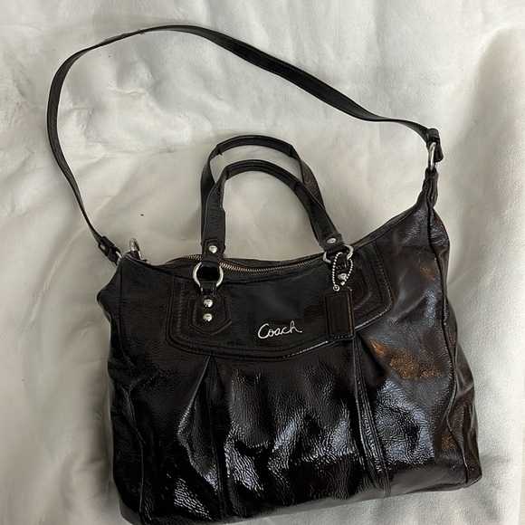 Coach patent leather purse clean and nearly brand new - Picture 2 of 11